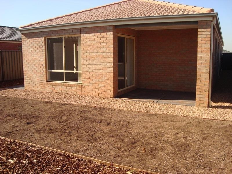 17 Taunton Gr, Derrimut VIC 3030