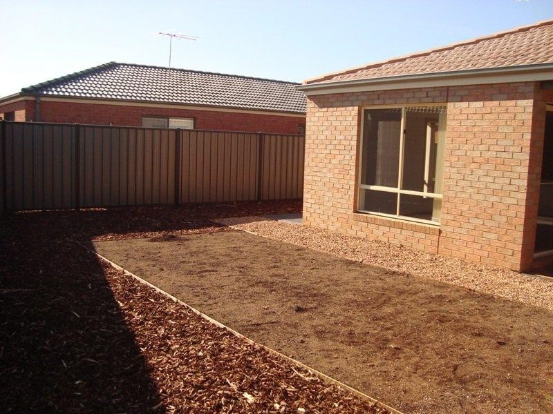 17 Taunton Gr, Derrimut VIC 3030