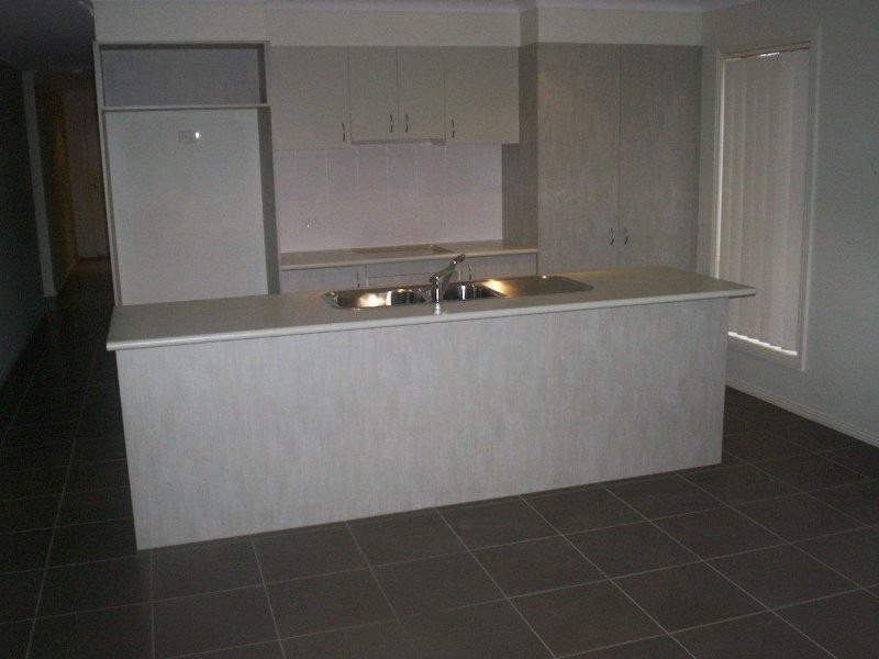 252 The Lakes Bvd, South Morang VIC 3752