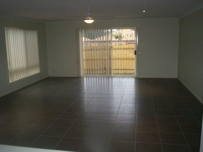 252 The Lakes Bvd, South Morang VIC 3752