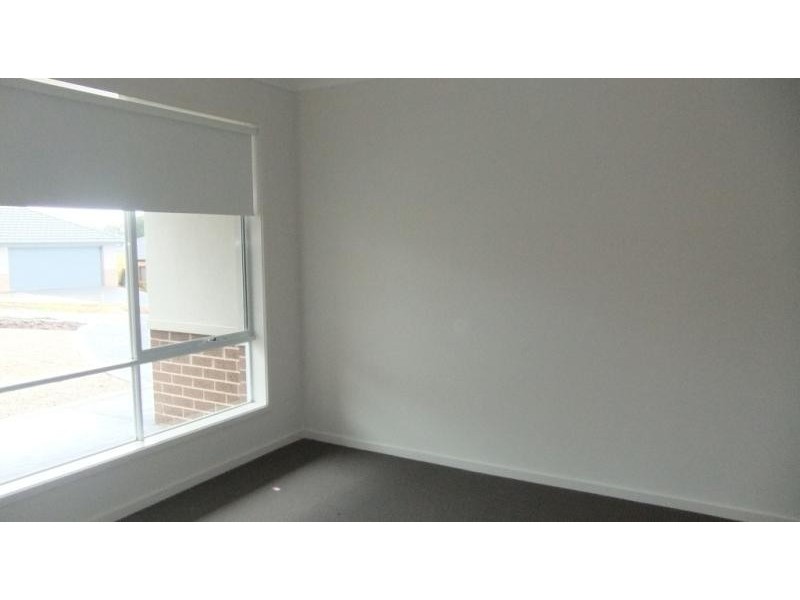 2 Raine  Ct, Sunbury VIC 3429