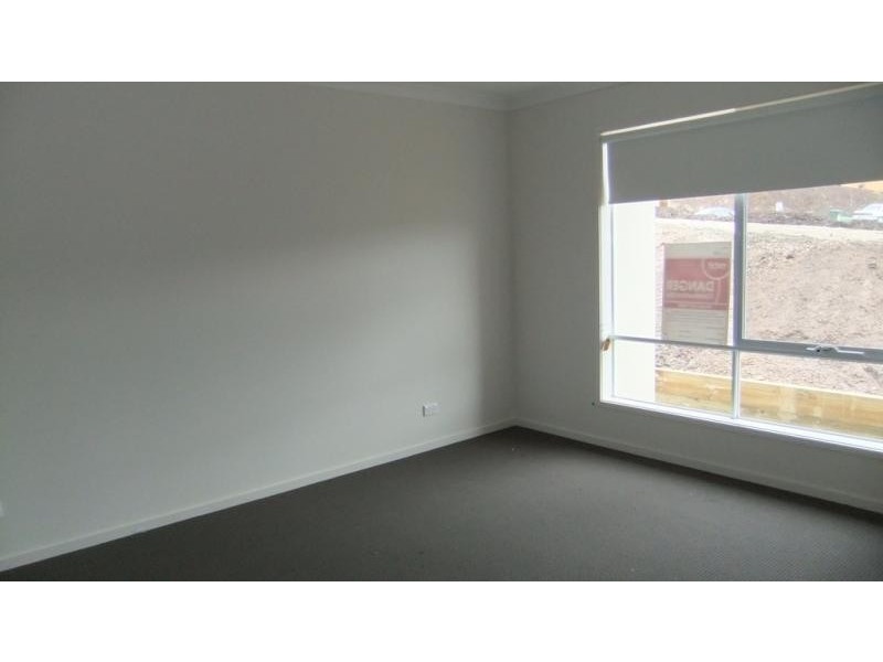 2 Raine  Ct, Sunbury VIC 3429