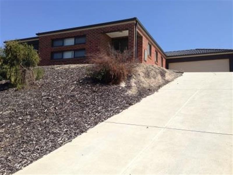 136 Phillip Dr, Sunbury VIC 3429