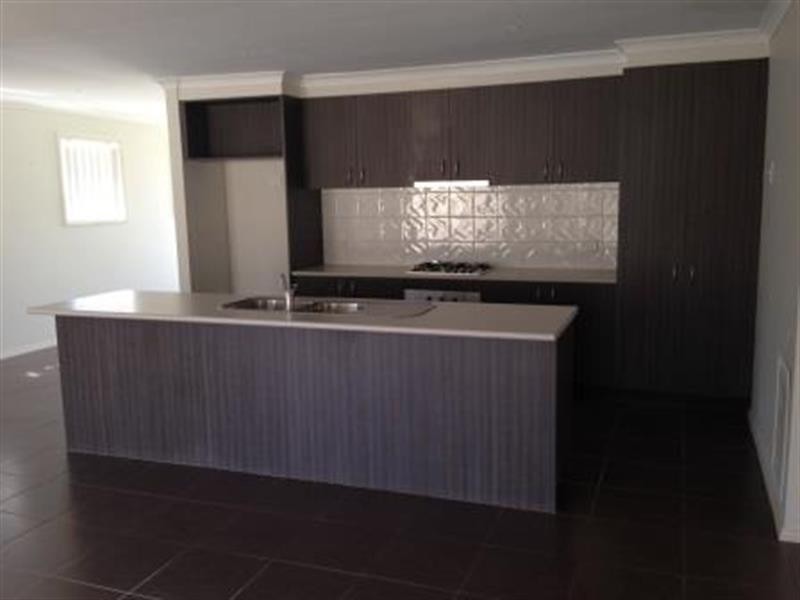 136 Phillip Dr, Sunbury VIC 3429