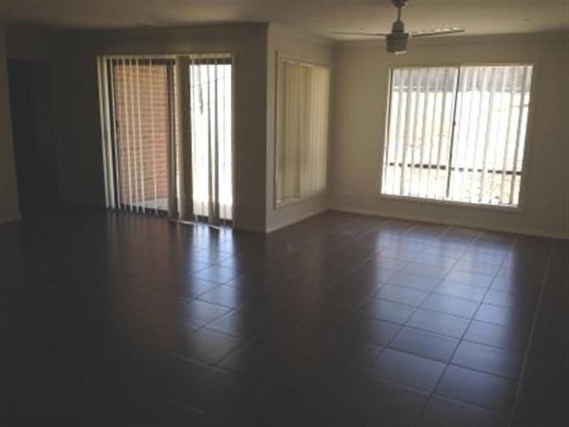 136 Phillip Dr, Sunbury VIC 3429