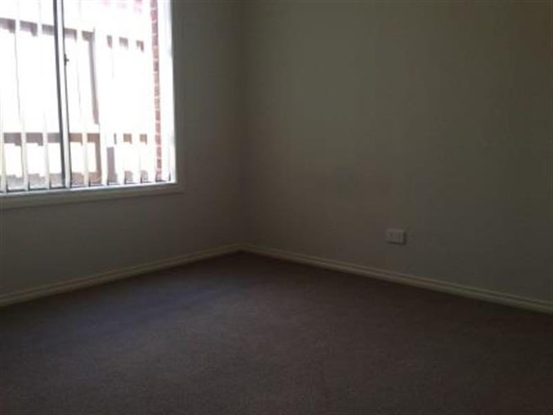 136 Phillip Dr, Sunbury VIC 3429