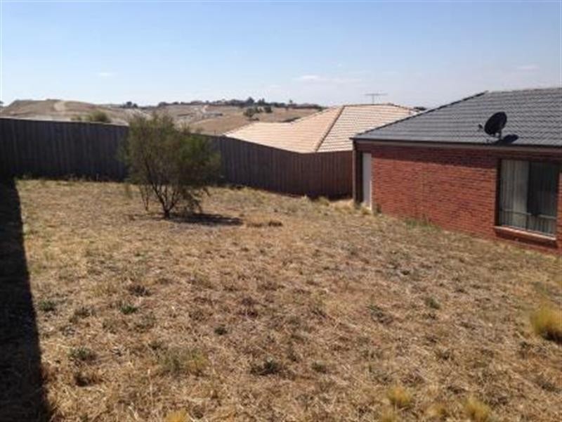 136 Phillip Dr, Sunbury VIC 3429