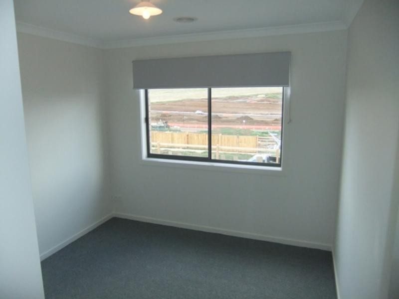 31 Ferris St, Sunbury VIC 3429