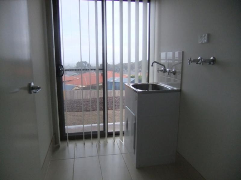 141 Phillip Dr, Sunbury VIC 3429