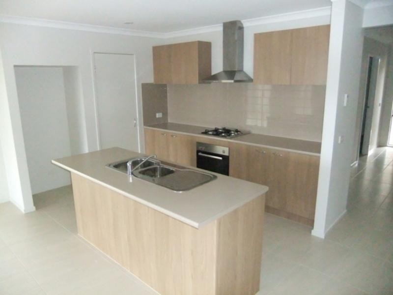 141 Phillip Dr, Sunbury VIC 3429