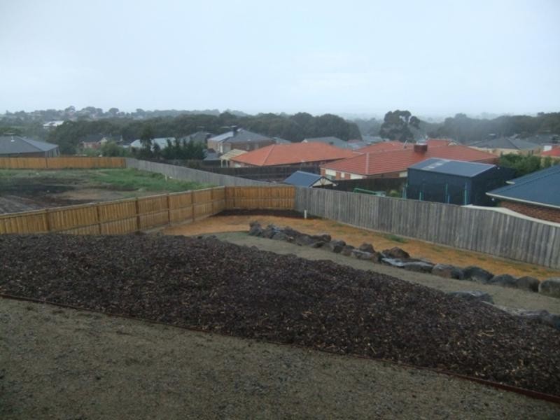 141 Phillip Dr, Sunbury VIC 3429