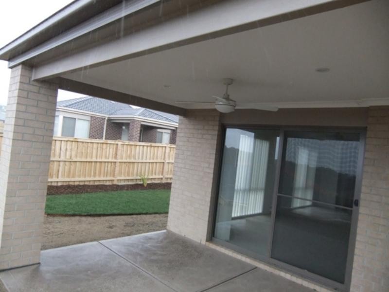 141 Phillip Dr, Sunbury VIC 3429