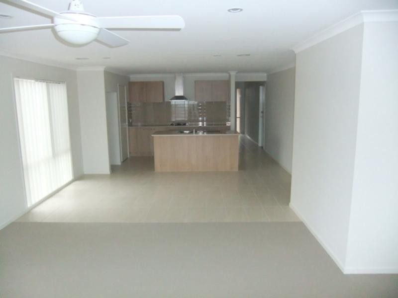 141 Phillip Dr, Sunbury VIC 3429