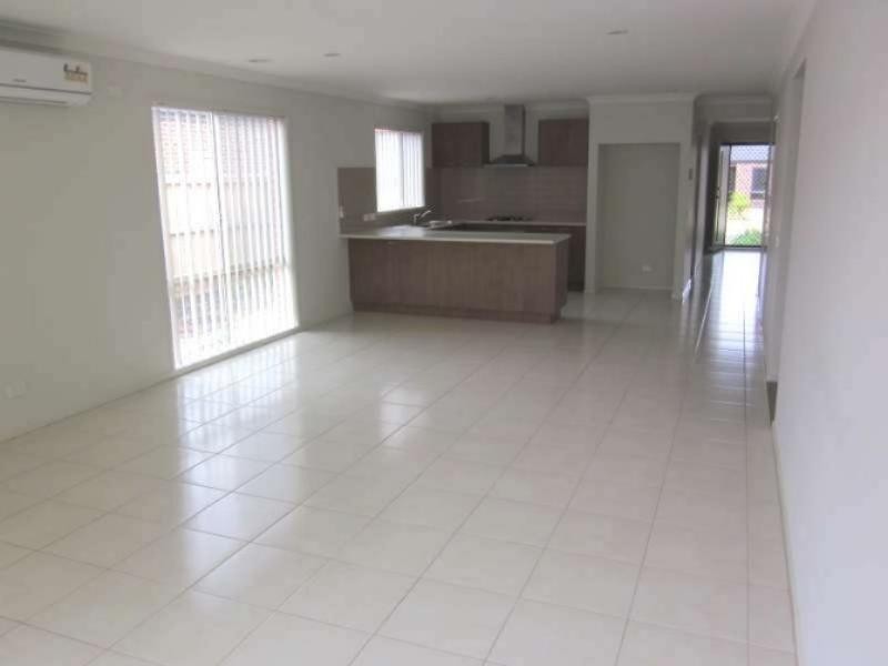 23 Saltbush Cres, Brookfield VIC 3338