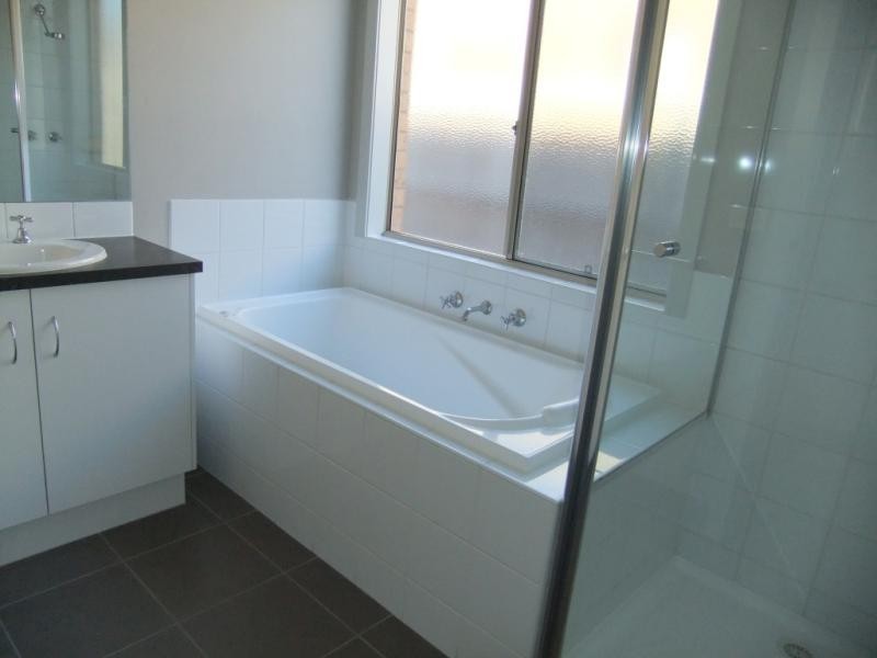 6 Banilla Cl, Point Cook VIC 3030