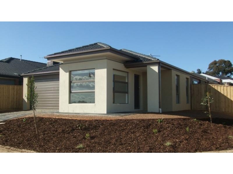 2 Sunningdale Dr, Doreen VIC 3754