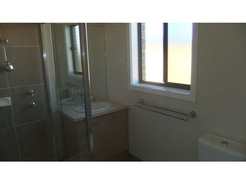 2 Sunningdale Dr, Doreen VIC 3754