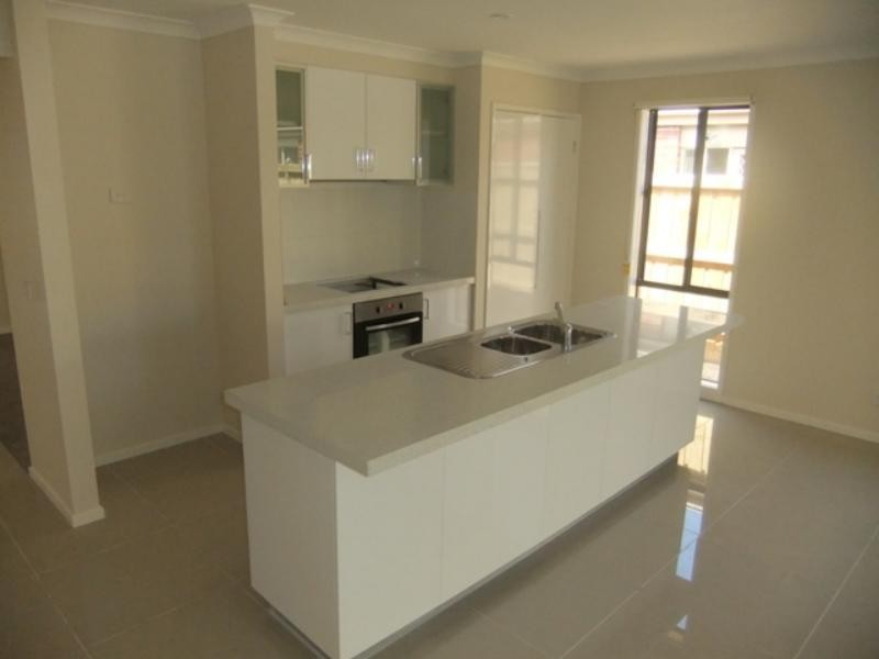 102 Mountainview Bvd, Cranbourne North VIC 3977