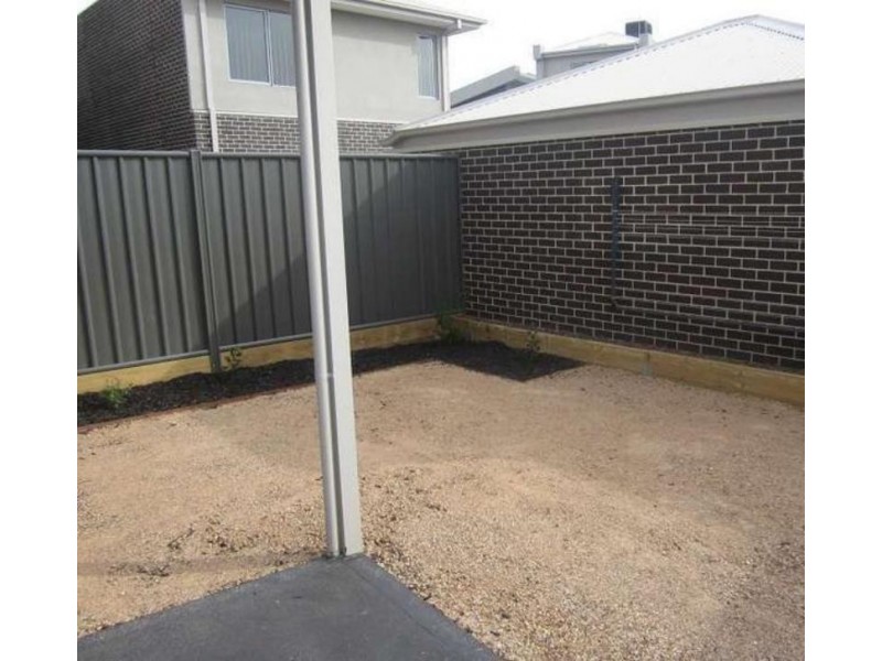 17/69-77 Lancefield  Dr, Caroline Springs VIC 3023