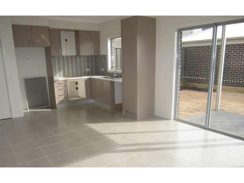 17/69-77 Lancefield  Dr, Caroline Springs VIC 3023