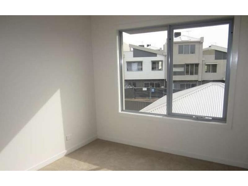 17/69-77 Lancefield  Dr, Caroline Springs VIC 3023