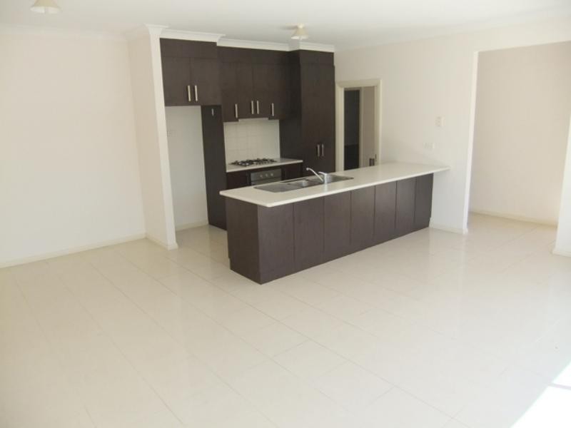 12 Greig St, Sunshine VIC 3020