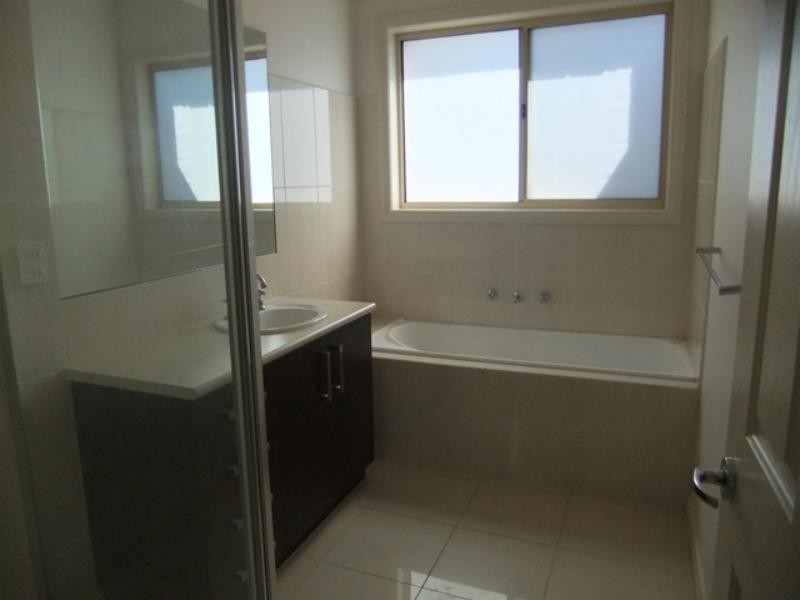 12 Greig St, Sunshine VIC 3020