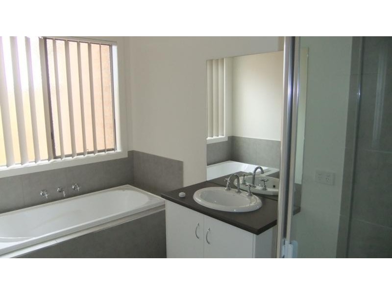 5 Kakadu  View, South Morang VIC 3752