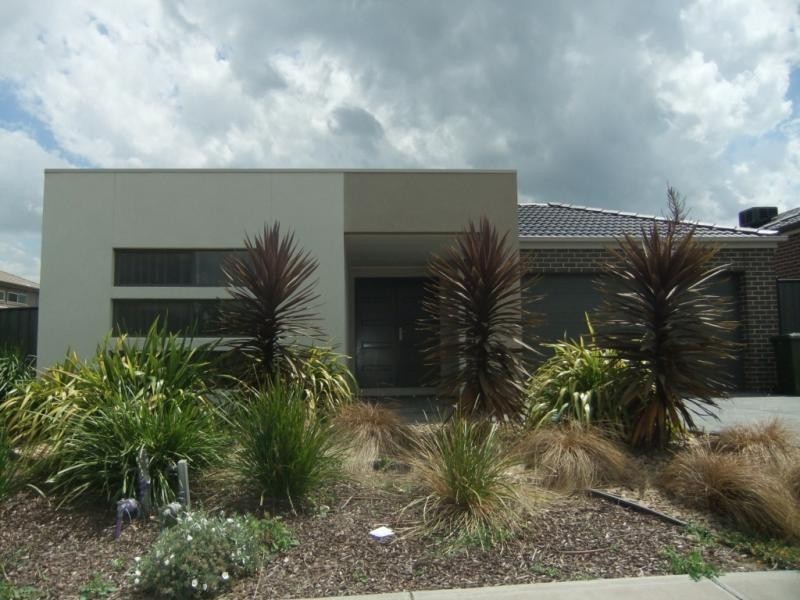 3 Brambuk Ave, Craigieburn VIC 3064