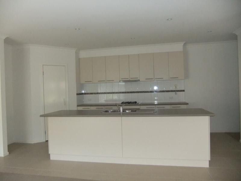 3 Brambuk Ave, Craigieburn VIC 3064