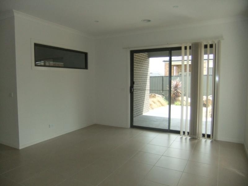 3 Brambuk Ave, Craigieburn VIC 3064