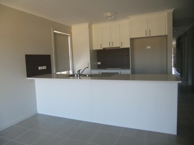 44 Dunraven Cres, Doreen VIC 3754