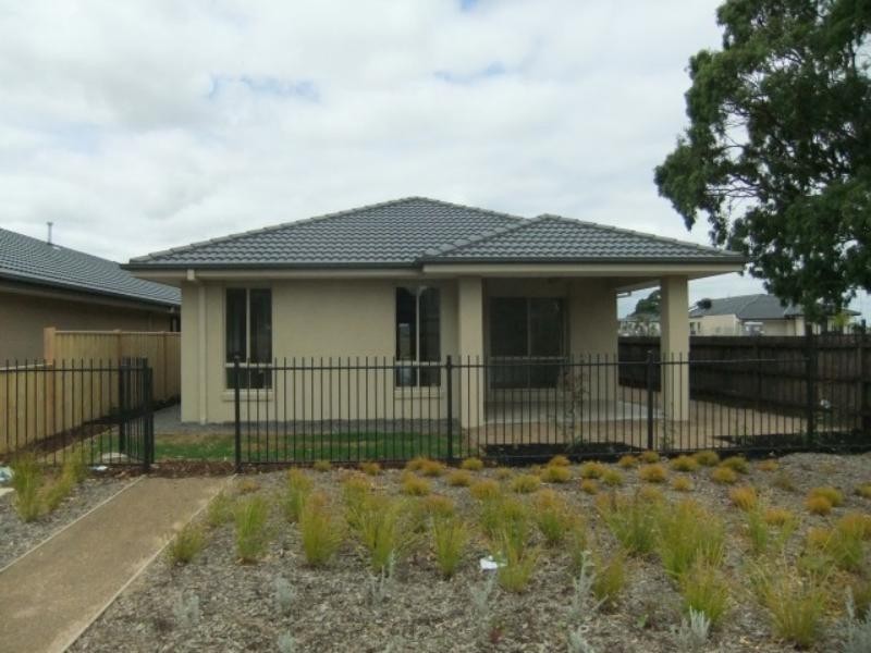 11 Normanby  Ch, Sandhurst VIC 3977