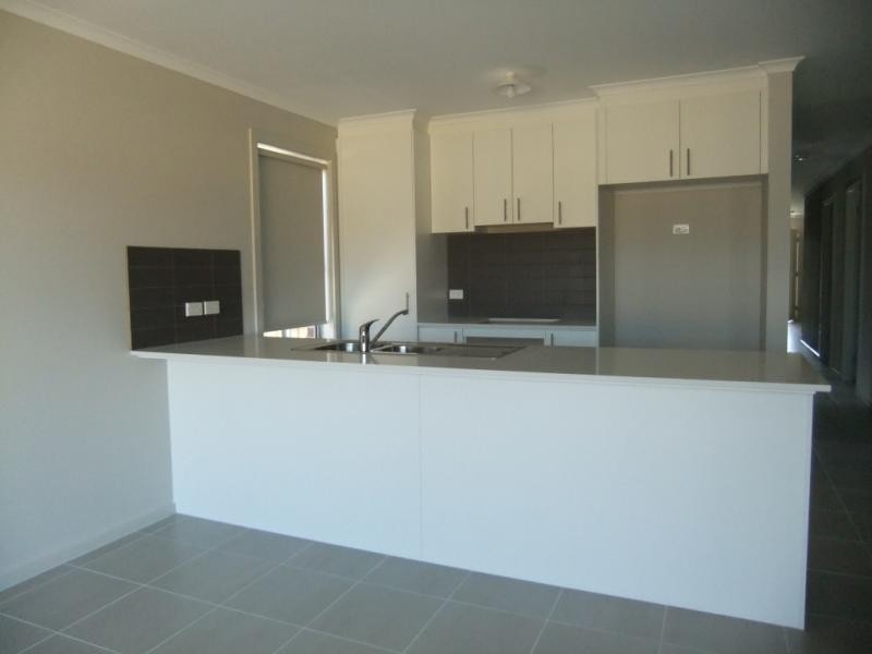 44 Dunraven Cres, Doreen VIC 3754