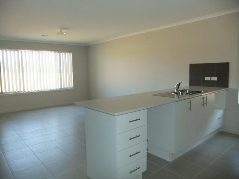 44 Dunraven Cres, Doreen VIC 3754