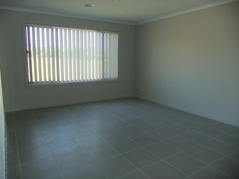 44 Dunraven Cres, Doreen VIC 3754