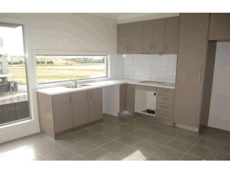 15/69-77 Lancefield Dr, Caroline Springs VIC 3023