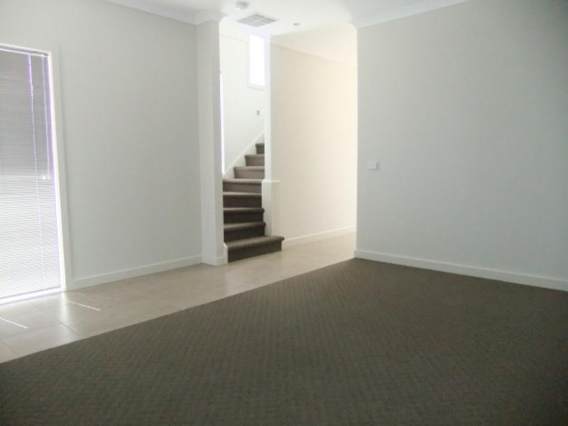 1/1-9 Kirkstead Gr, Craigieburn VIC 3064