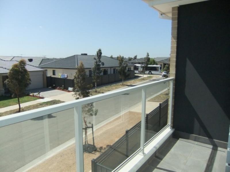 1/1-9 Kirkstead Gr, Craigieburn VIC 3064