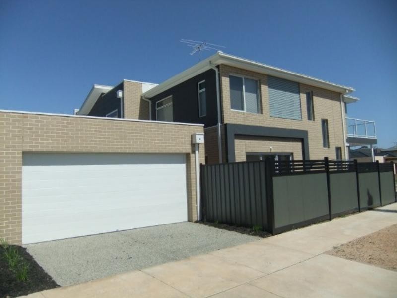 1/1-9 Kirkstead Gr, Craigieburn VIC 3064