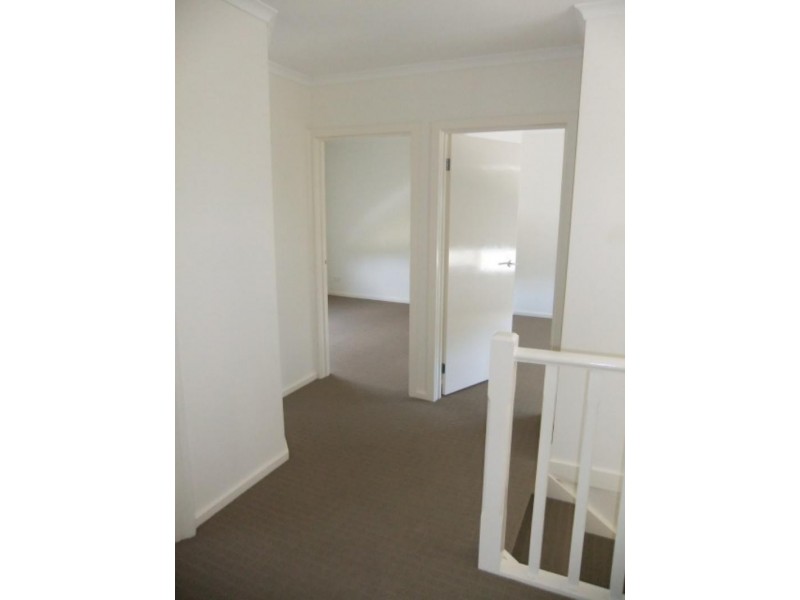 1/311 Howqua Pl, Pakenham VIC 3810