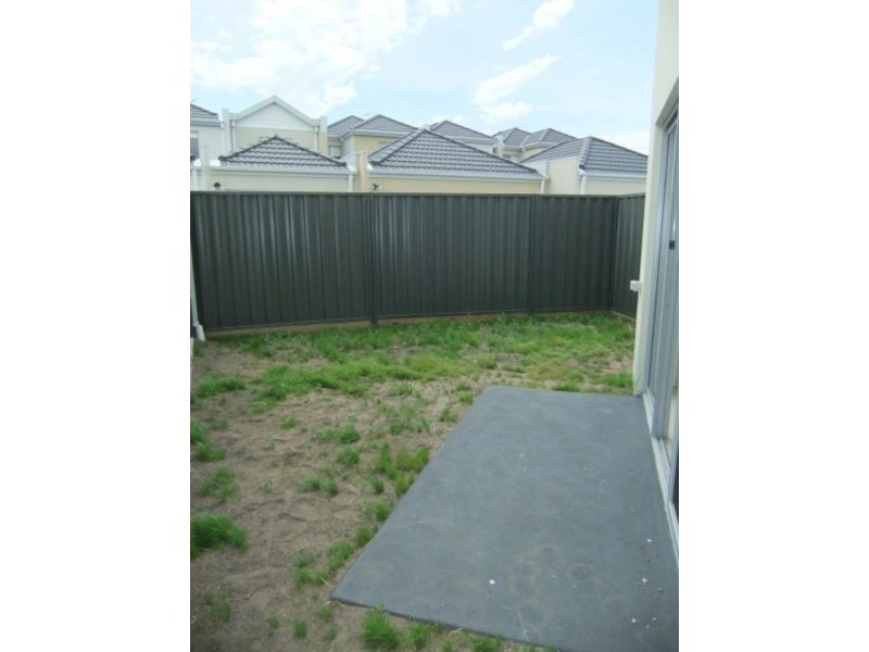 1/311 Howqua Pl, Pakenham VIC 3810