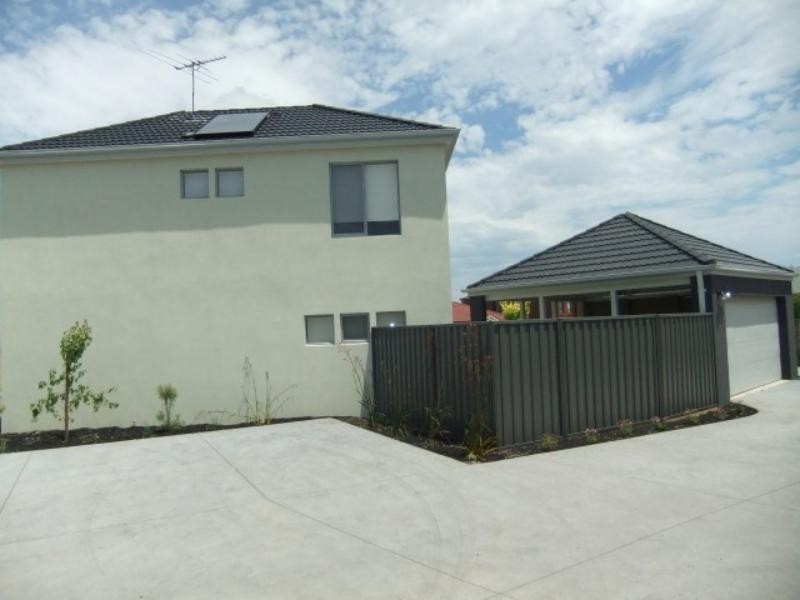 1/311 Howqua Pl, Pakenham VIC 3810