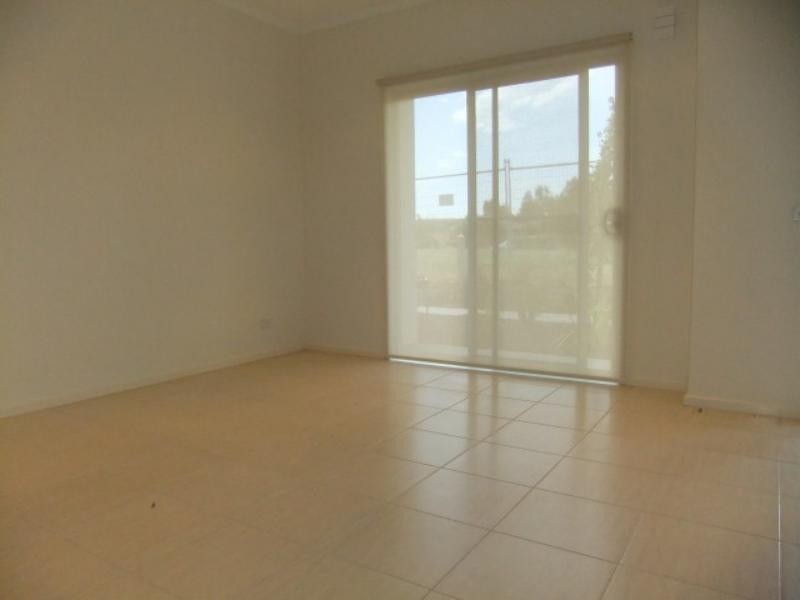 4/311 Howqua Pl, Pakenham VIC 3810