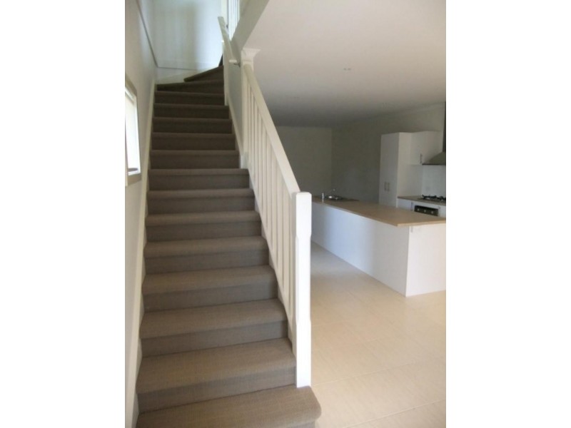 4/311 Howqua Pl, Pakenham VIC 3810