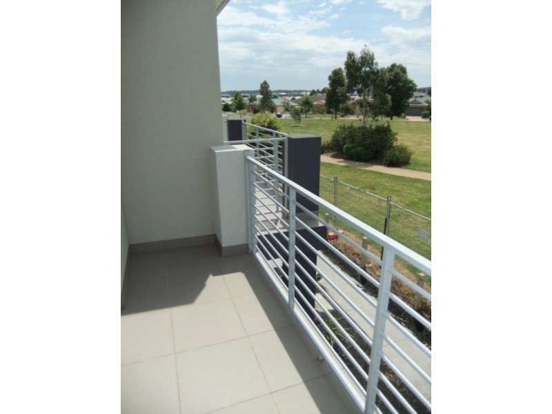 4/311 Howqua Pl, Pakenham VIC 3810