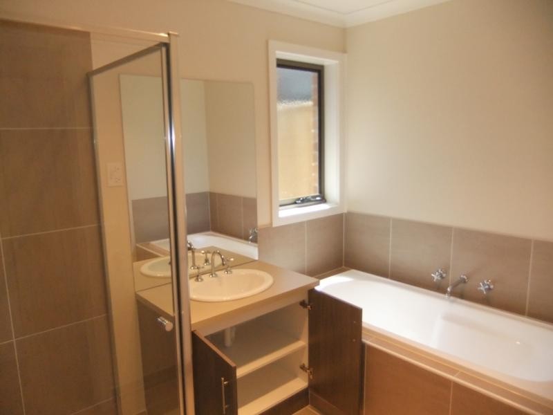 11 Rollinghill  Way, Doreen VIC 3754