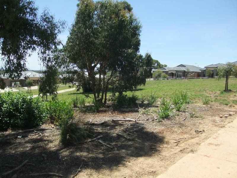 11 Rollinghill  Way, Doreen VIC 3754