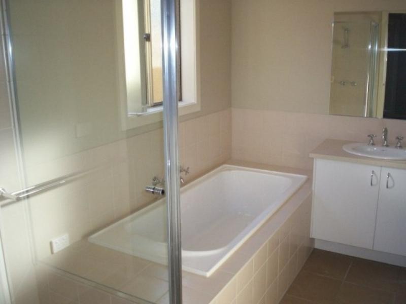 262 The Lakes Bvd, South Morang VIC 3752