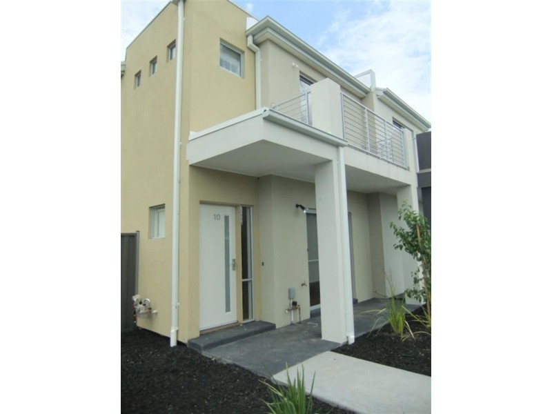 10/11 Howqua Pl, Pakenham VIC 3810